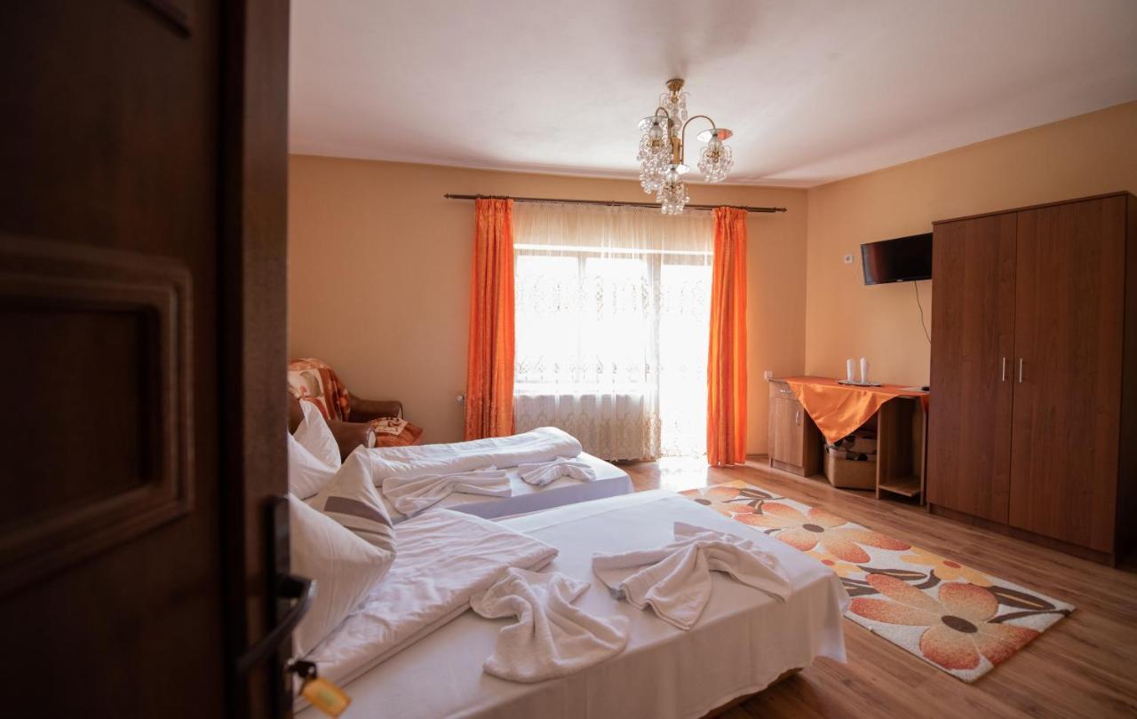 Dupa Apa La Razvan Sighetu Marmaţiei Extérieur photo