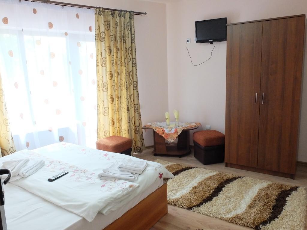 Dupa Apa La Razvan Sighetu Marmaţiei Chambre photo